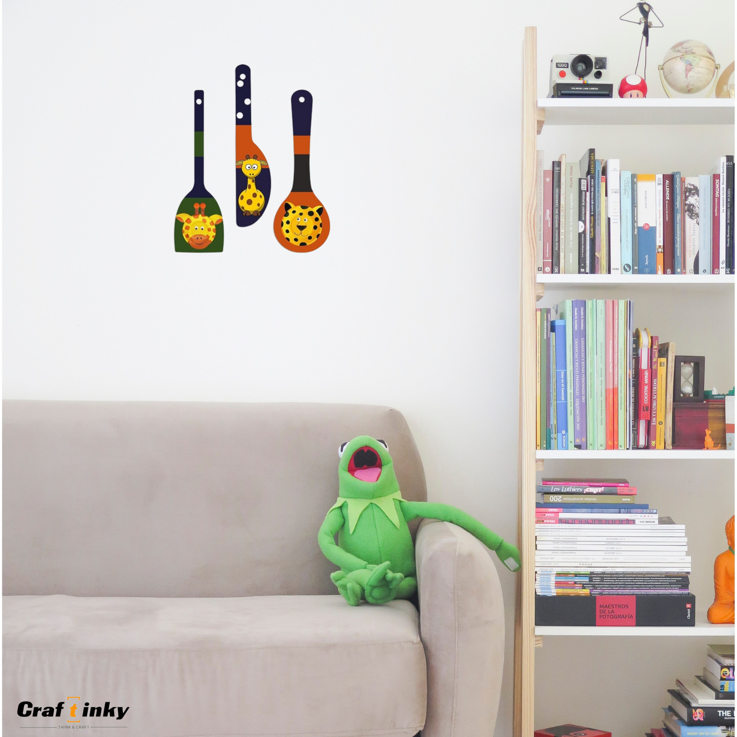 Giraffe Family Spoon Shape Wall Hanging Set 3 piece Engineered Wood Decor